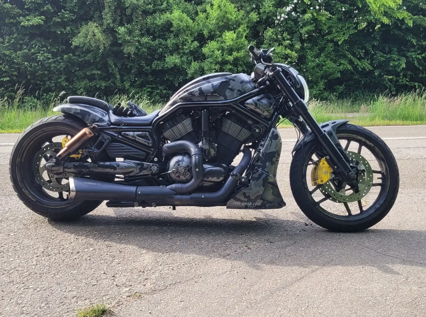 Harley-Davidson VRSC Night Rod Camouflage 280er Hinterreifen Luftfahrwerk  Remus Negro - 2