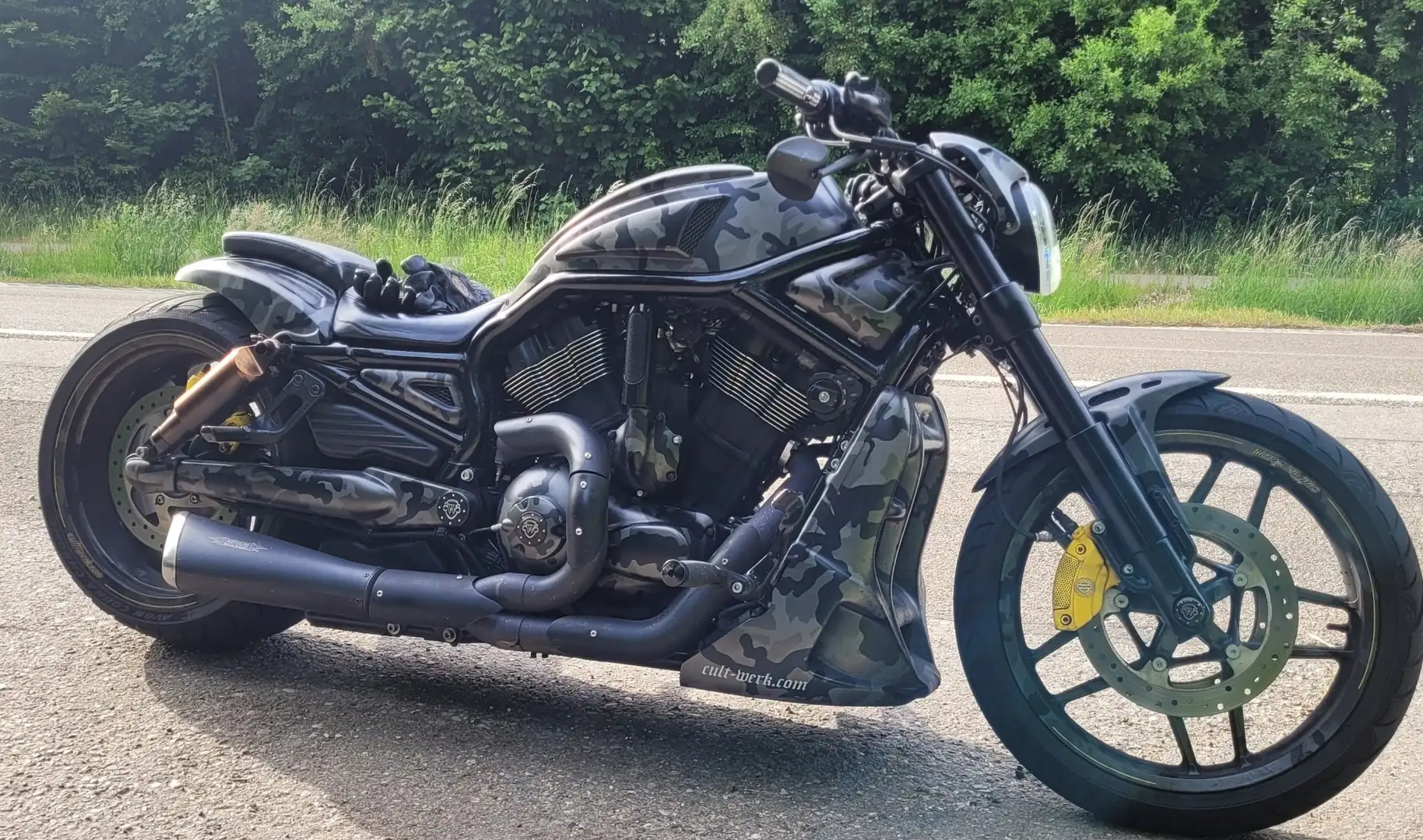 Harley-Davidson VRSC Night Rod Camouflage 280er Hinterreifen Luftfahrwerk  Remus Negro - 1