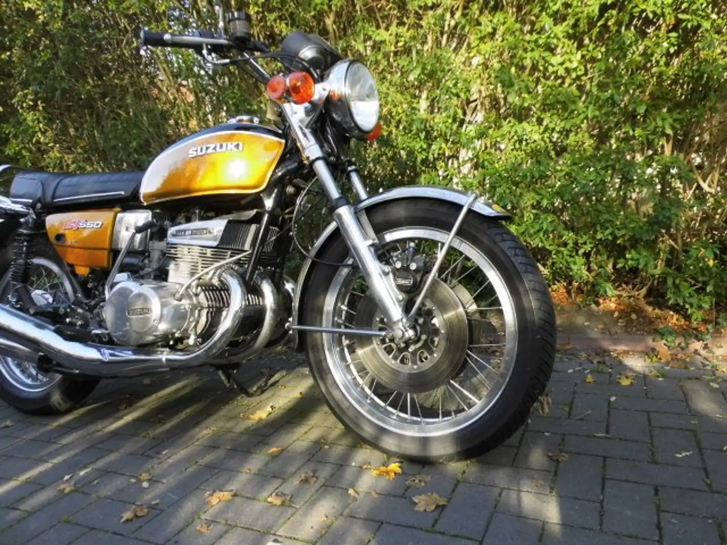 Suzuki GT 550 Goud - 2