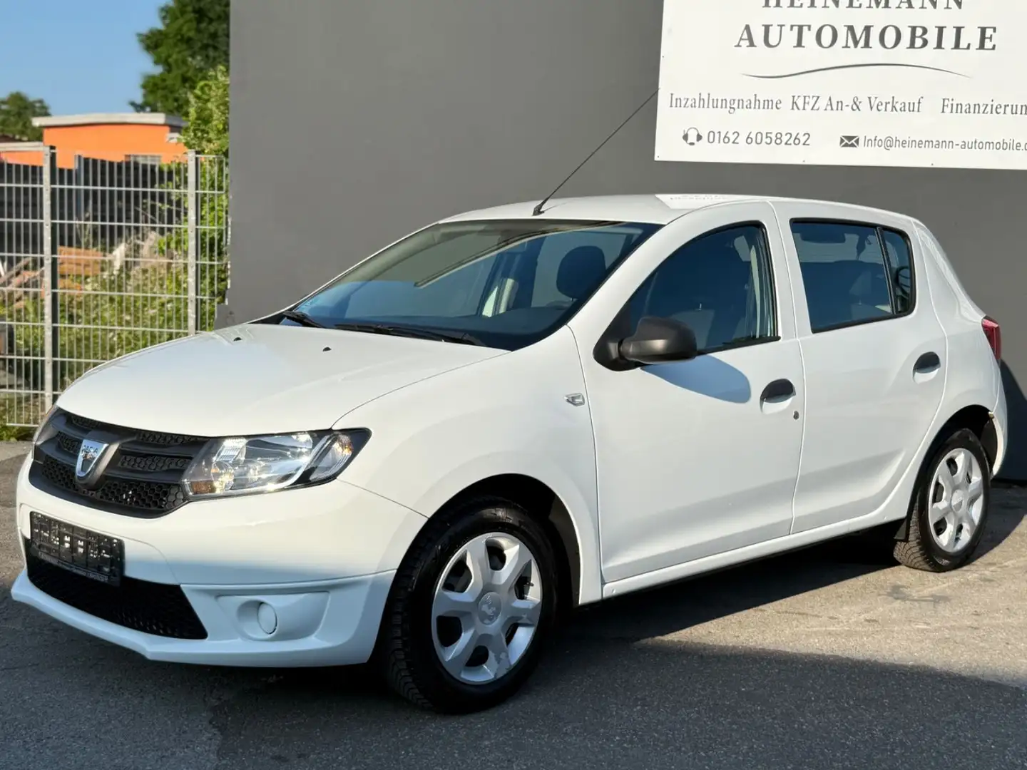 Dacia Sandero 1.2 16V 75 Ambiance *1-HAND*NUR 87TKM* Білий - 2