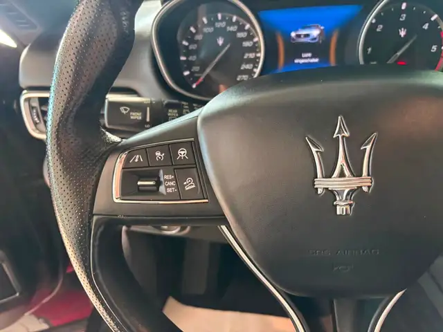 Maserati Levante view 27