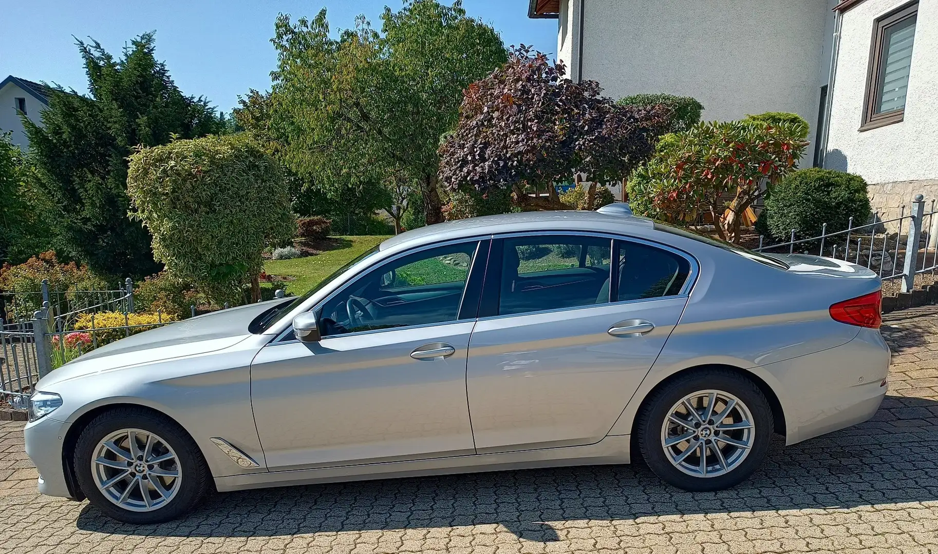 BMW 520 Automatic Connected Drive Silber - 1