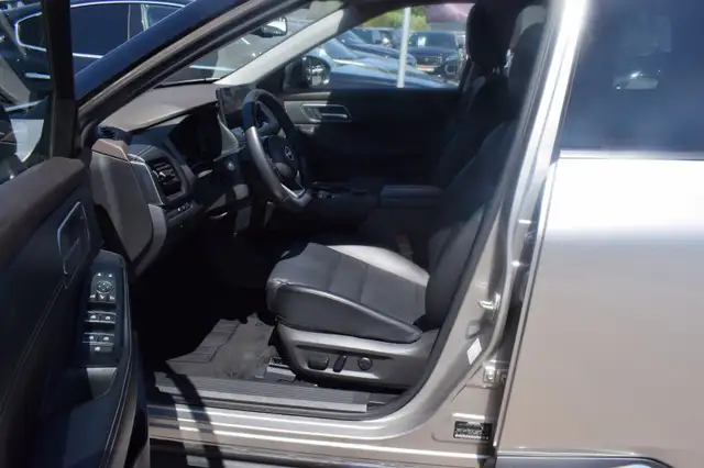 Nissan X-Trail view 3