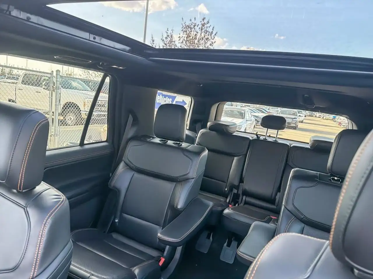 Ford Expedition снимка Ford Expedition