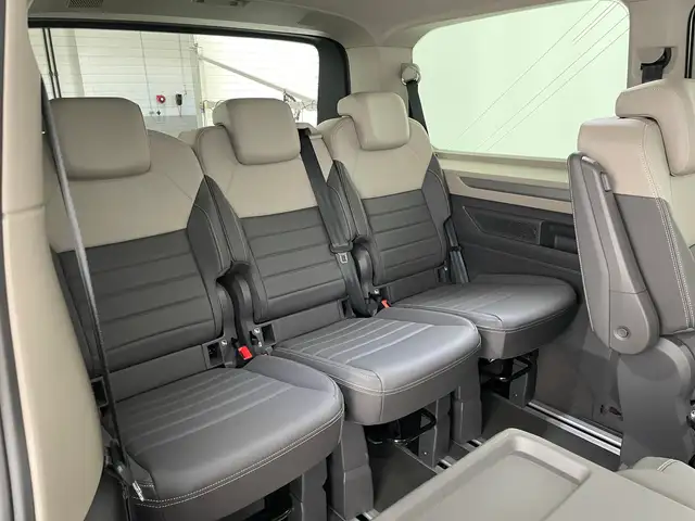 Volkswagen Multivan view 11