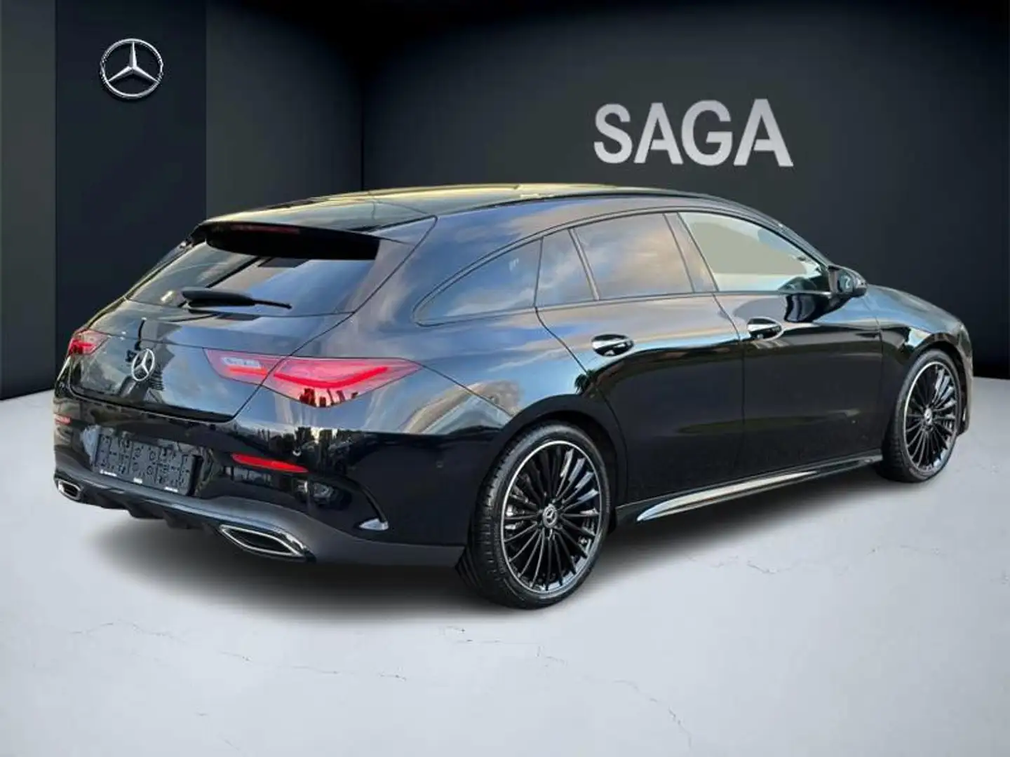 Mercedes-Benz CLA 200 SB AMG Pack Night Facelift Zwart - 2