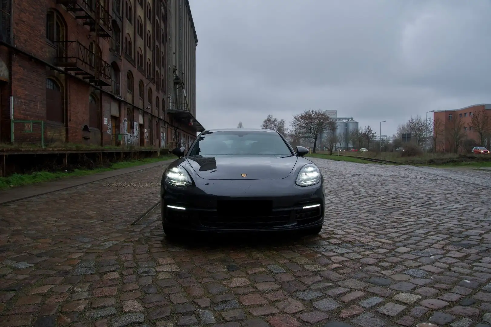 Porsche Panamera 4 E-Hybrid | 4Endrohr | Schwarz/Schwarz Schwarz - 2