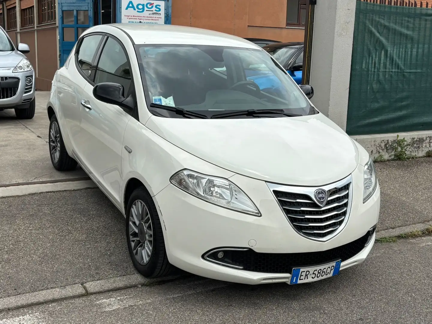 Lancia Ypsilon 1.2*5 PORTE*GPL*NEOPATENTATI* Белый - 1
