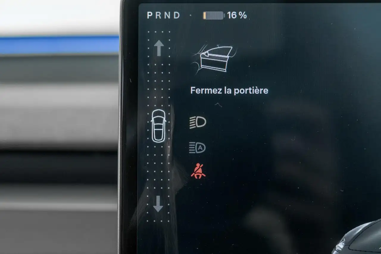 Tesla Model 3 снимка Tesla Model 3