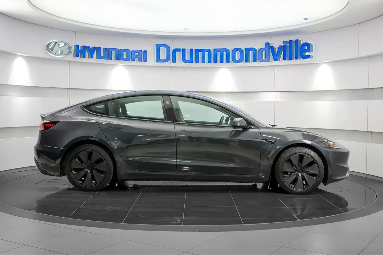 Tesla Model 3 снимка Tesla Model 3