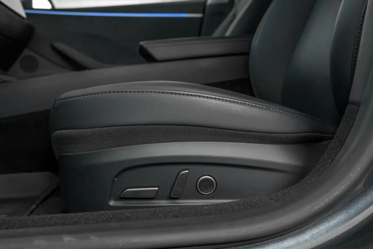 Tesla Model 3 снимка Tesla Model 3