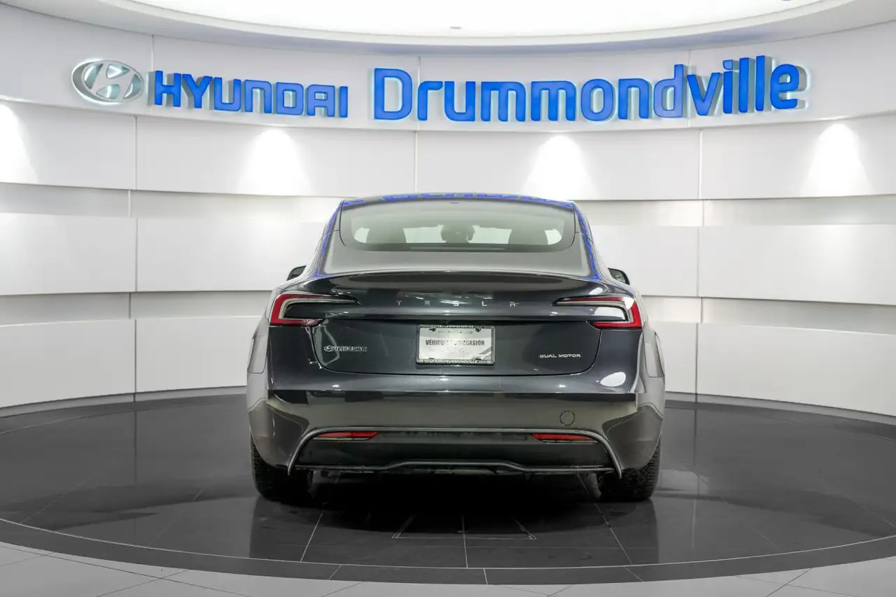 Tesla Model 3 снимка Tesla Model 3