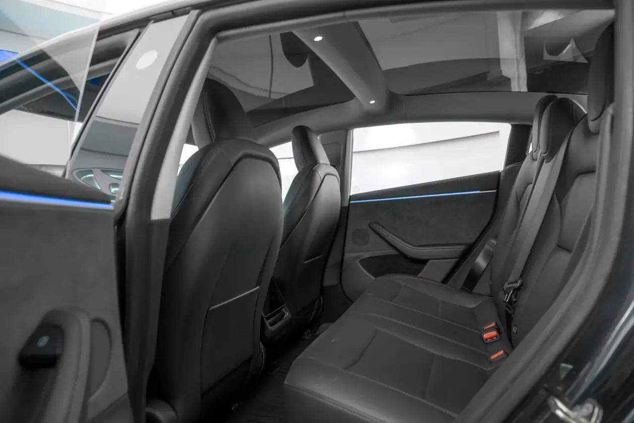 Tesla Model 3 снимка Tesla Model 3