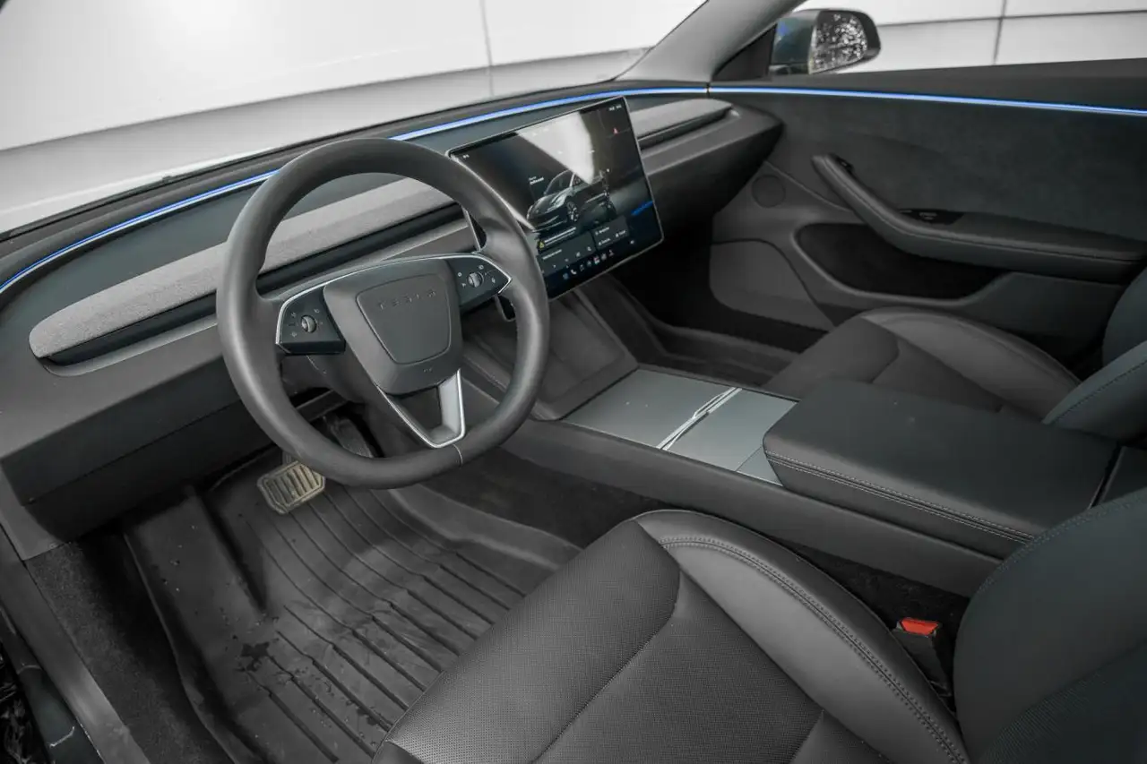 Tesla Model 3 снимка Tesla Model 3