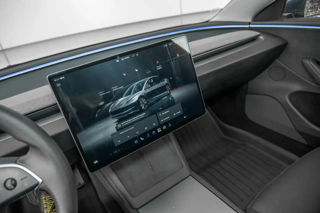 Tesla Model 3 снимка Tesla Model 3