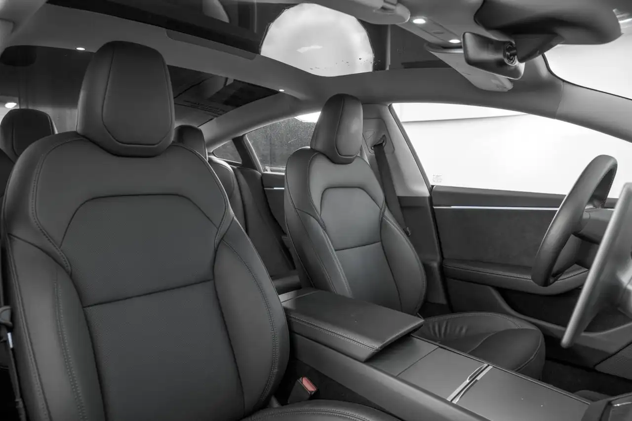 Tesla Model 3 снимка Tesla Model 3