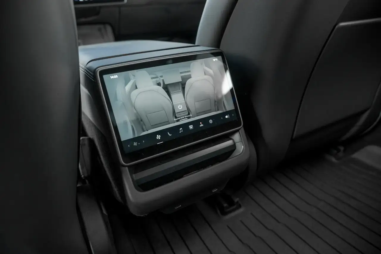 Tesla Model 3 снимка Tesla Model 3