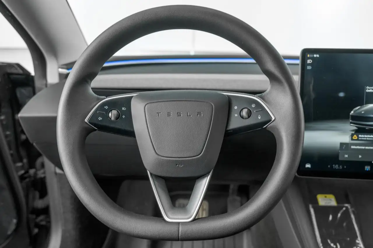 Tesla Model 3 снимка Tesla Model 3