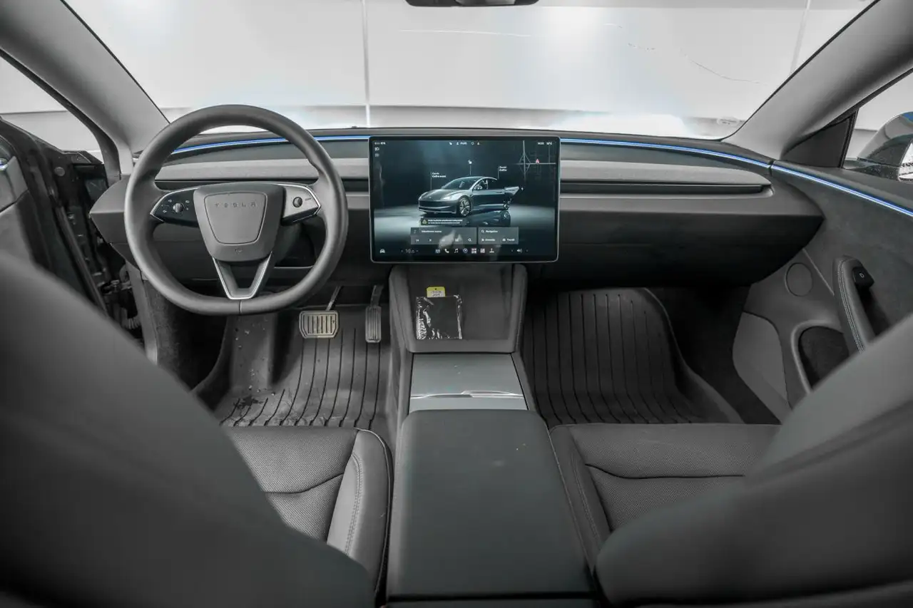Tesla Model 3 снимка Tesla Model 3