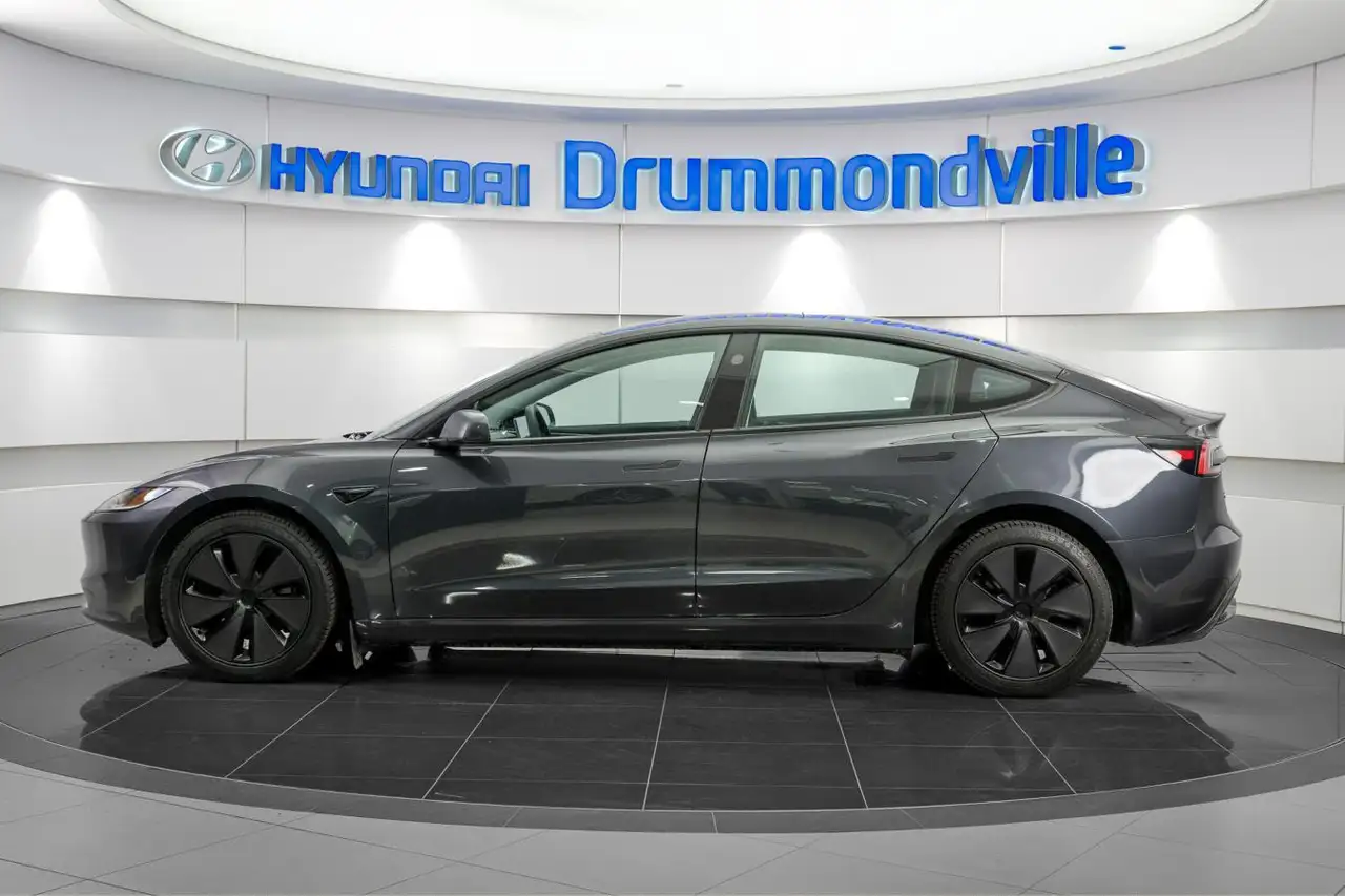 Tesla Model 3 снимка Tesla Model 3