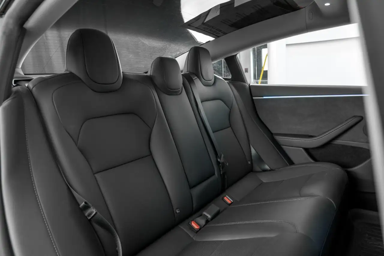 Tesla Model 3 снимка Tesla Model 3