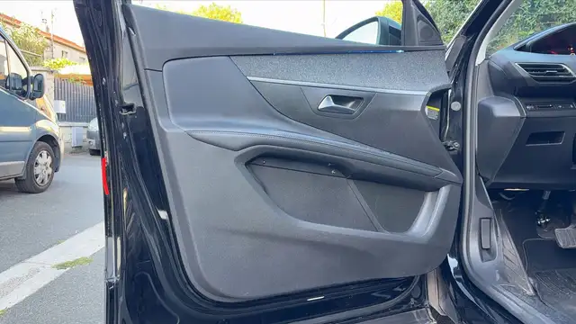 Peugeot 5008 view 7