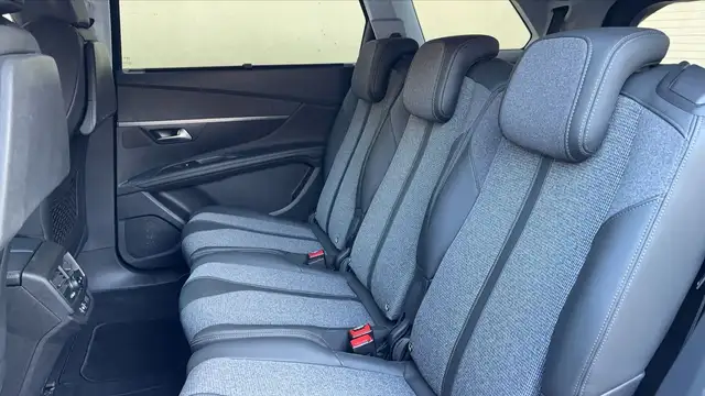 Peugeot 5008 view 9