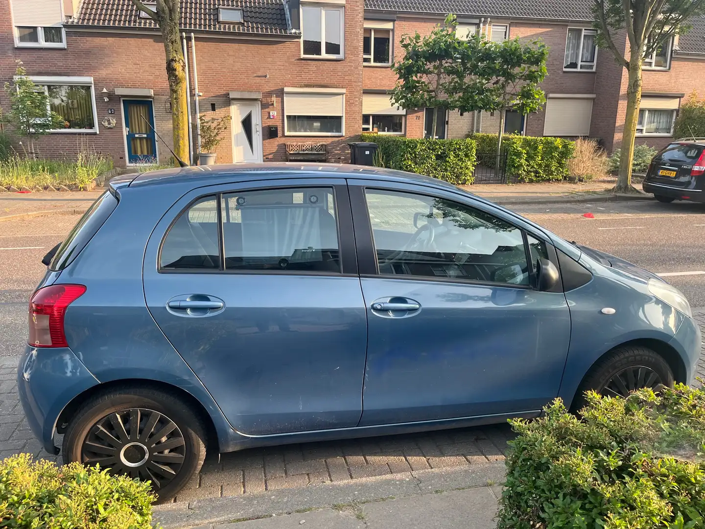 Toyota Yaris Yaris 1.0 VVTi Terra Modrá - 2