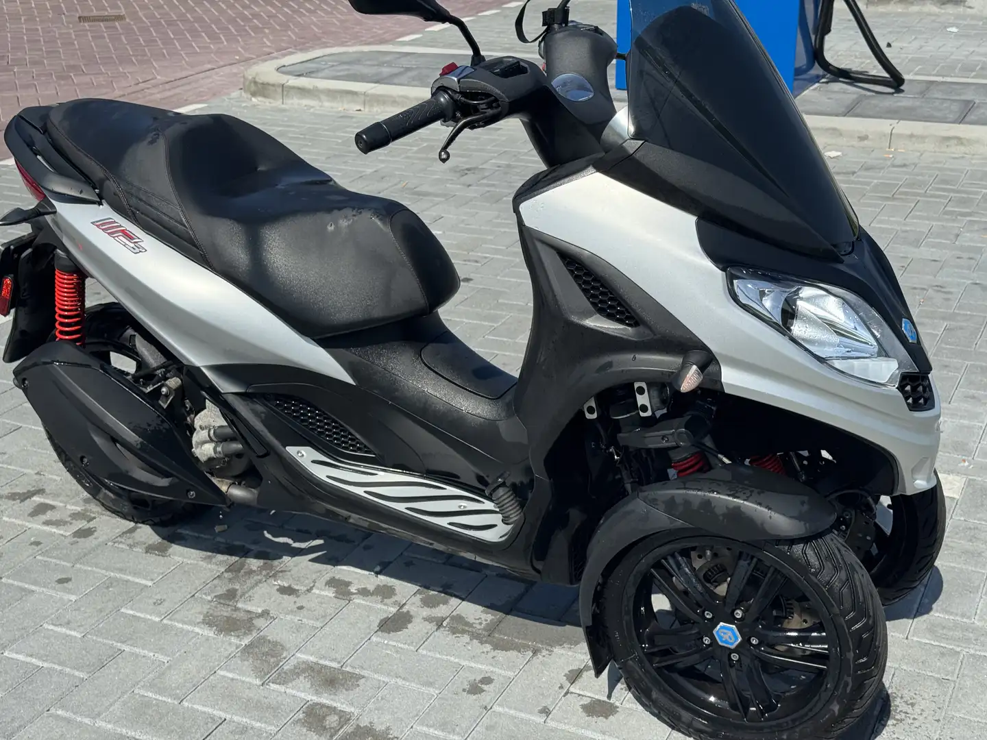 Piaggio MP3 300 Piaggio MP3 300 HPE van 2022 te koop Plateado - 1