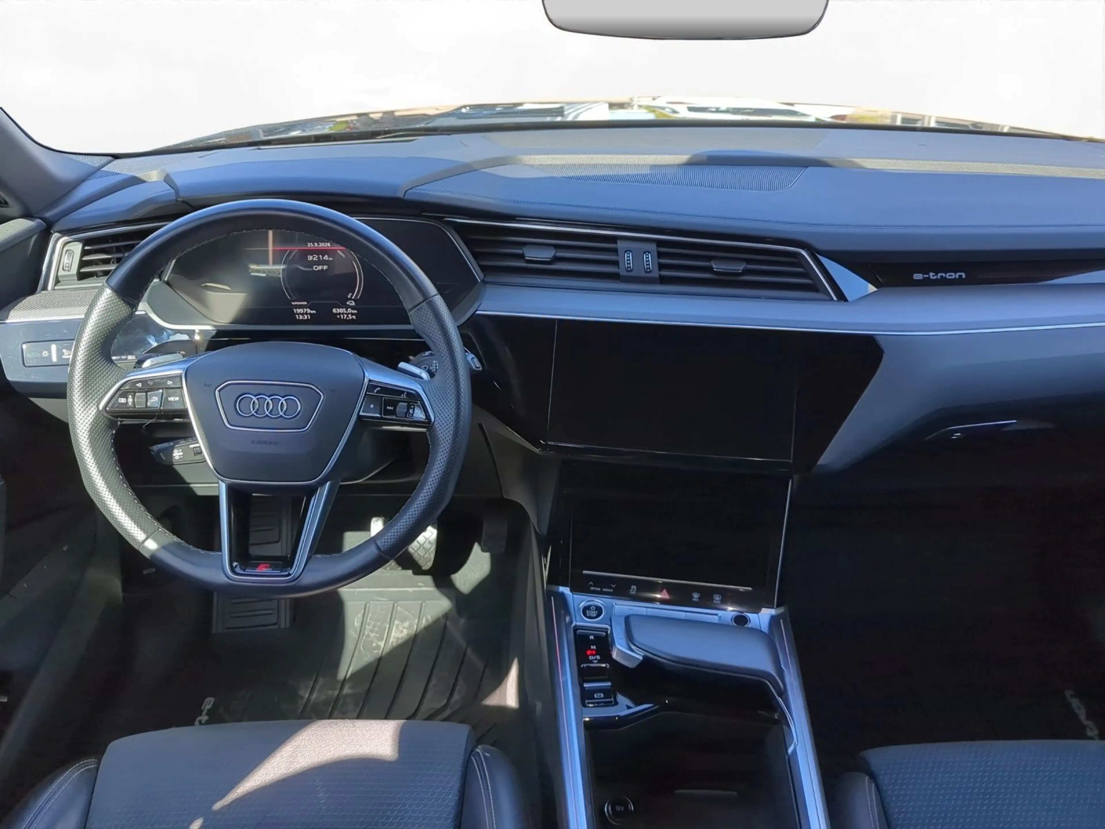 Audi e-tron 86 kWh quattro S line Navi AHK Pano PDC S — photo 9