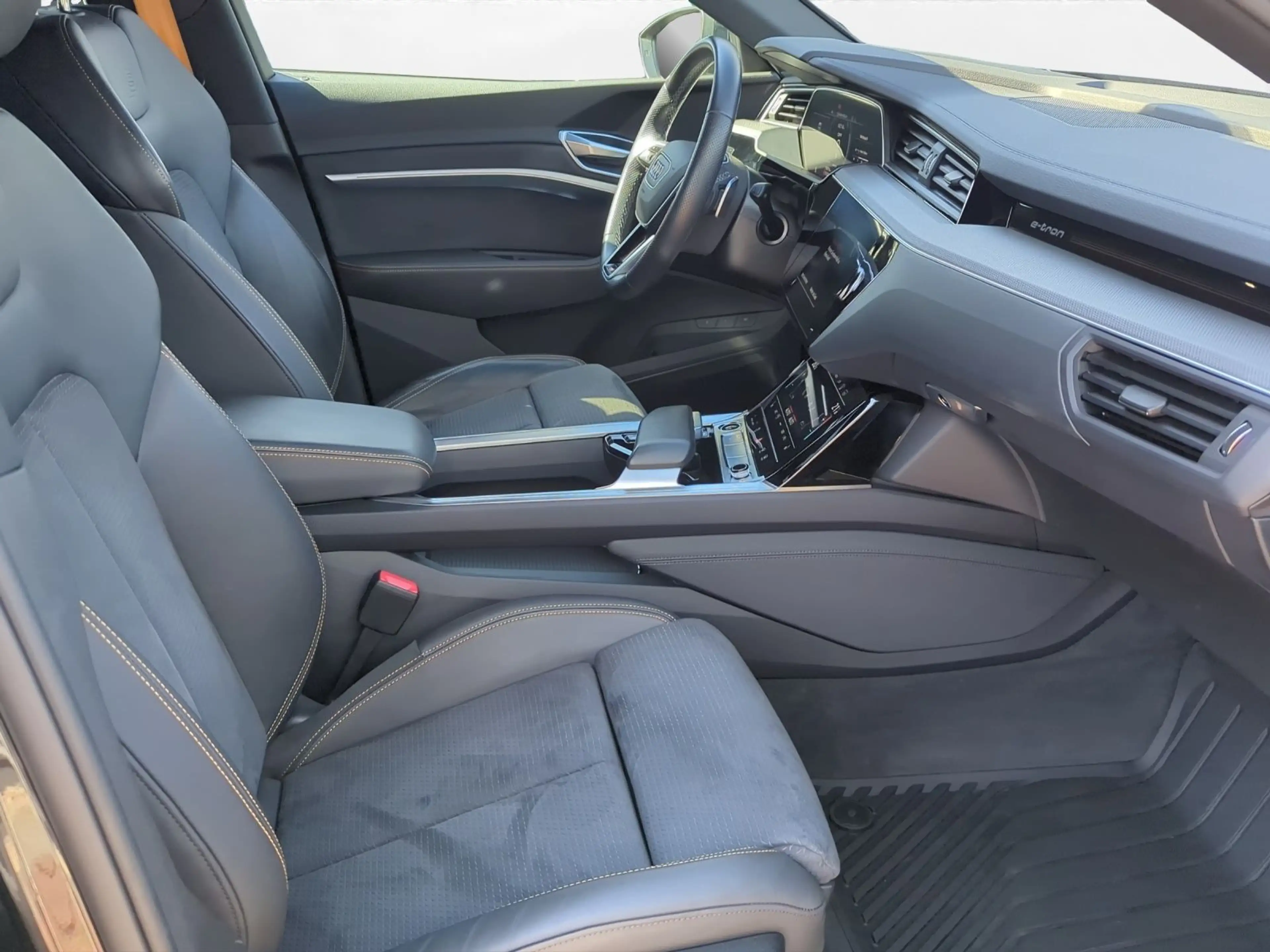 Audi e-tron 86 kWh quattro S line Navi AHK Pano PDC S — photo 12
