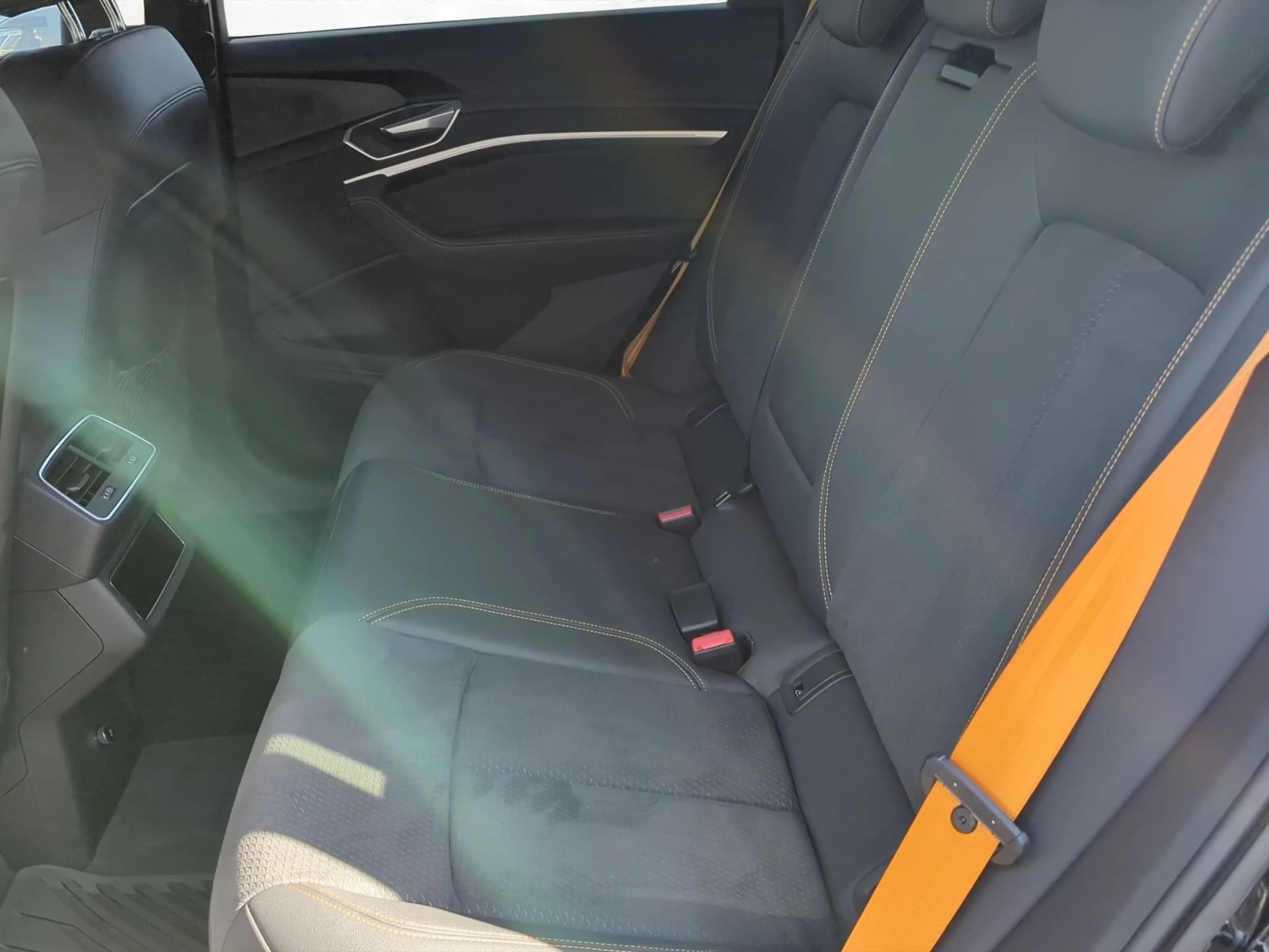 Audi e-tron 86 kWh quattro S line Navi AHK Pano PDC S — photo 8