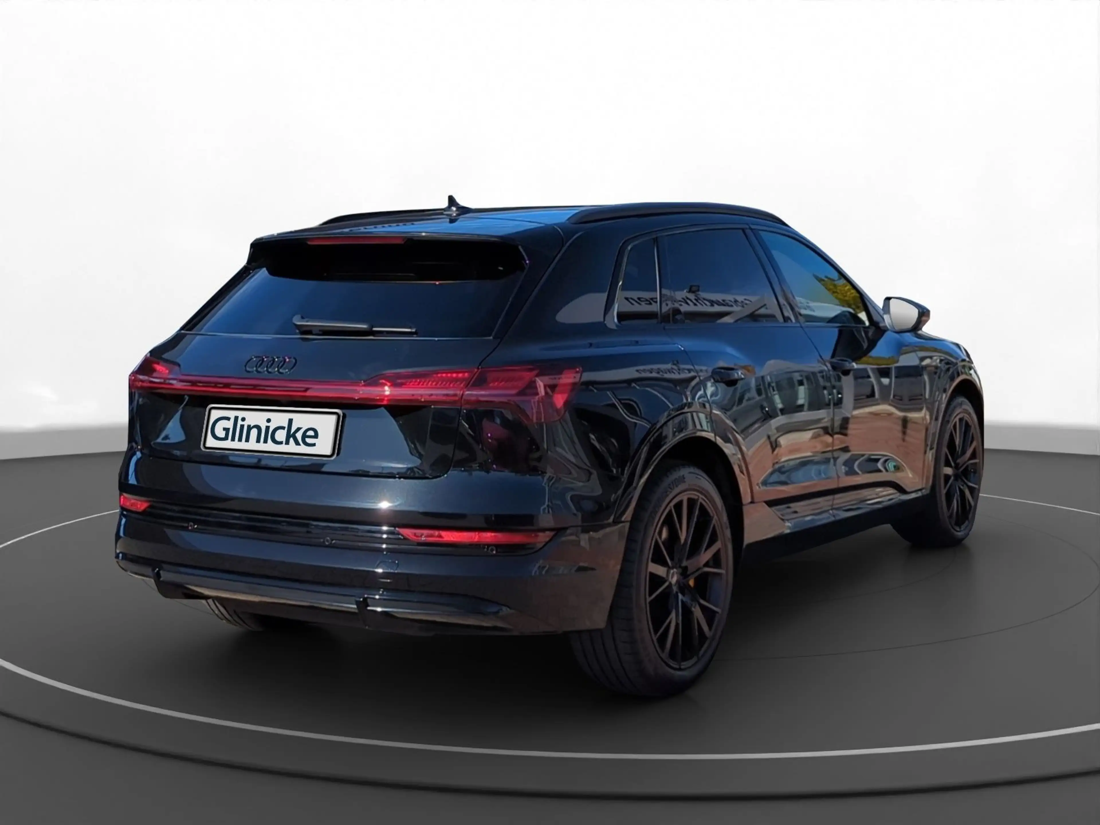 Audi e-tron 86 kWh quattro S line Navi AHK Pano PDC S — photo 4