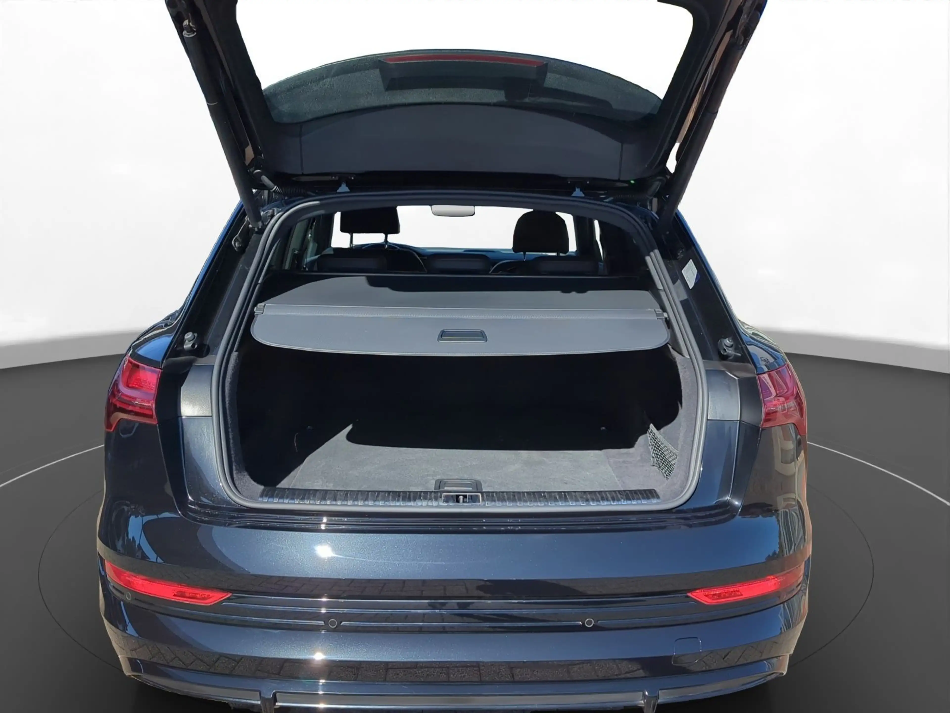 Audi e-tron 86 kWh quattro S line Navi AHK Pano PDC S — photo 11