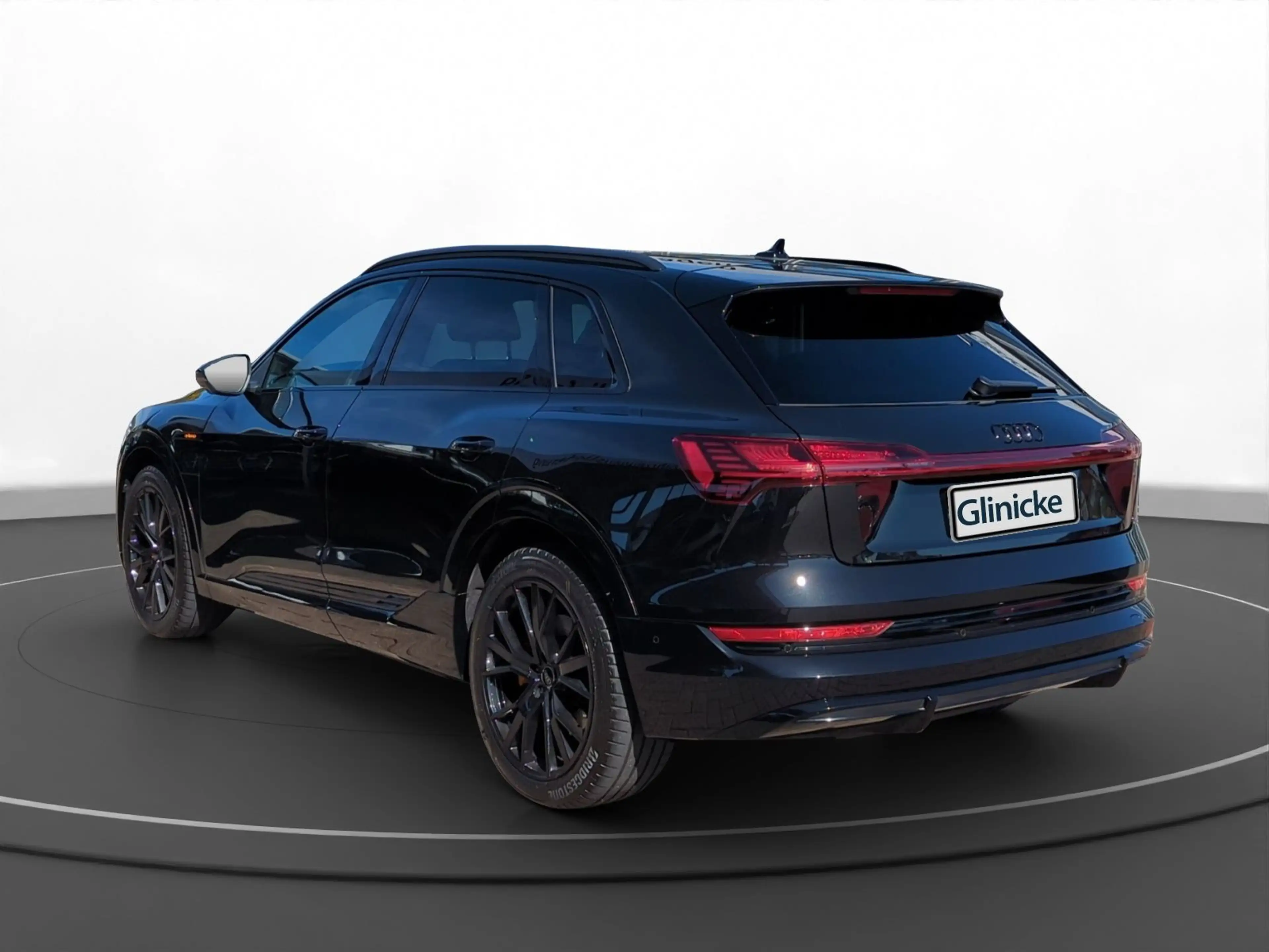 Audi e-tron 86 kWh quattro S line Navi AHK Pano PDC S — photo 2