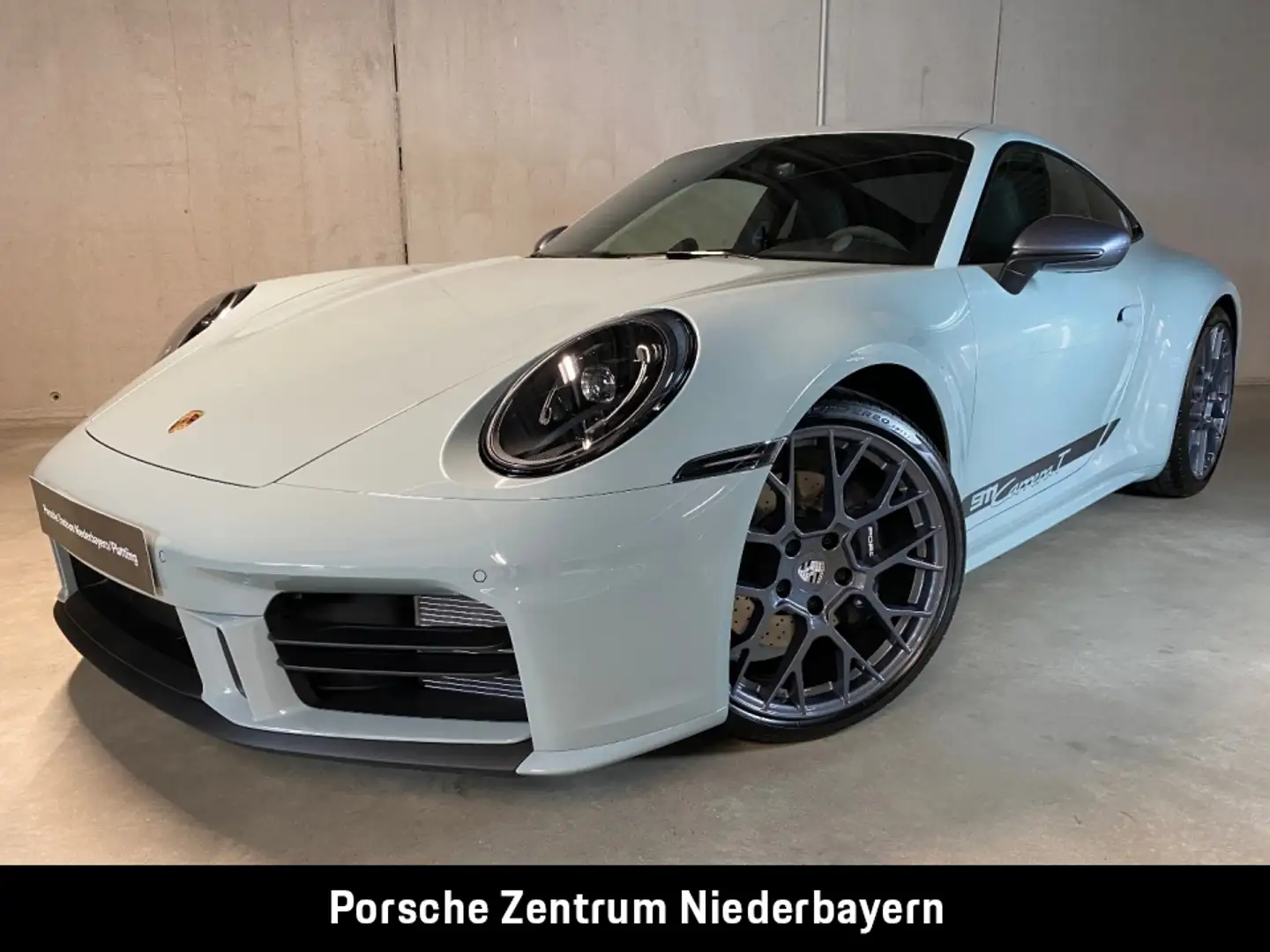 Porsche 992 (911) Carrera T | SportDesign Paket | BOSE | Groen - 1