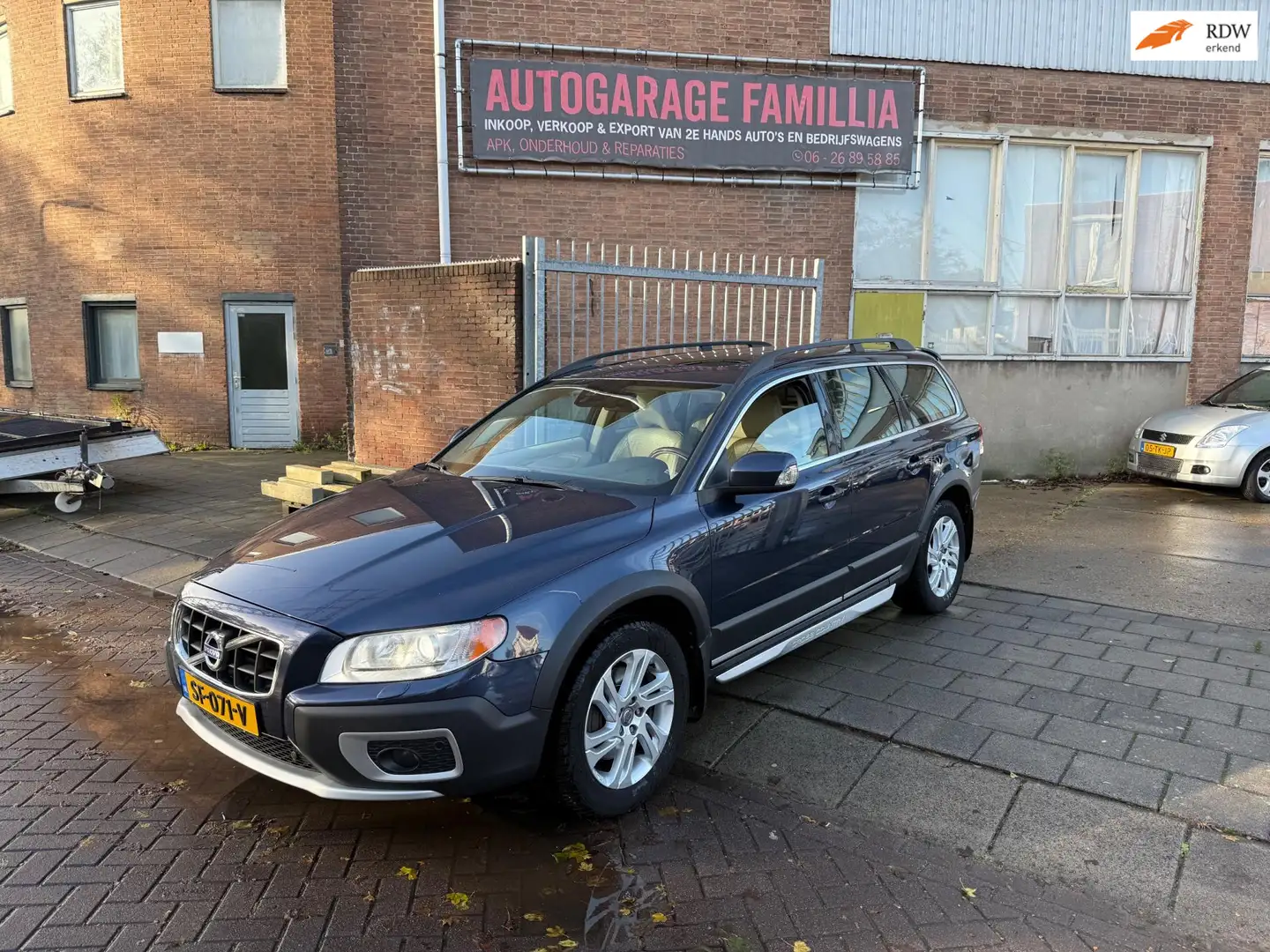 Volvo XC70 2.4 D5 Kinetic Leer/Xenon/Shuifdak… Blauw - 1