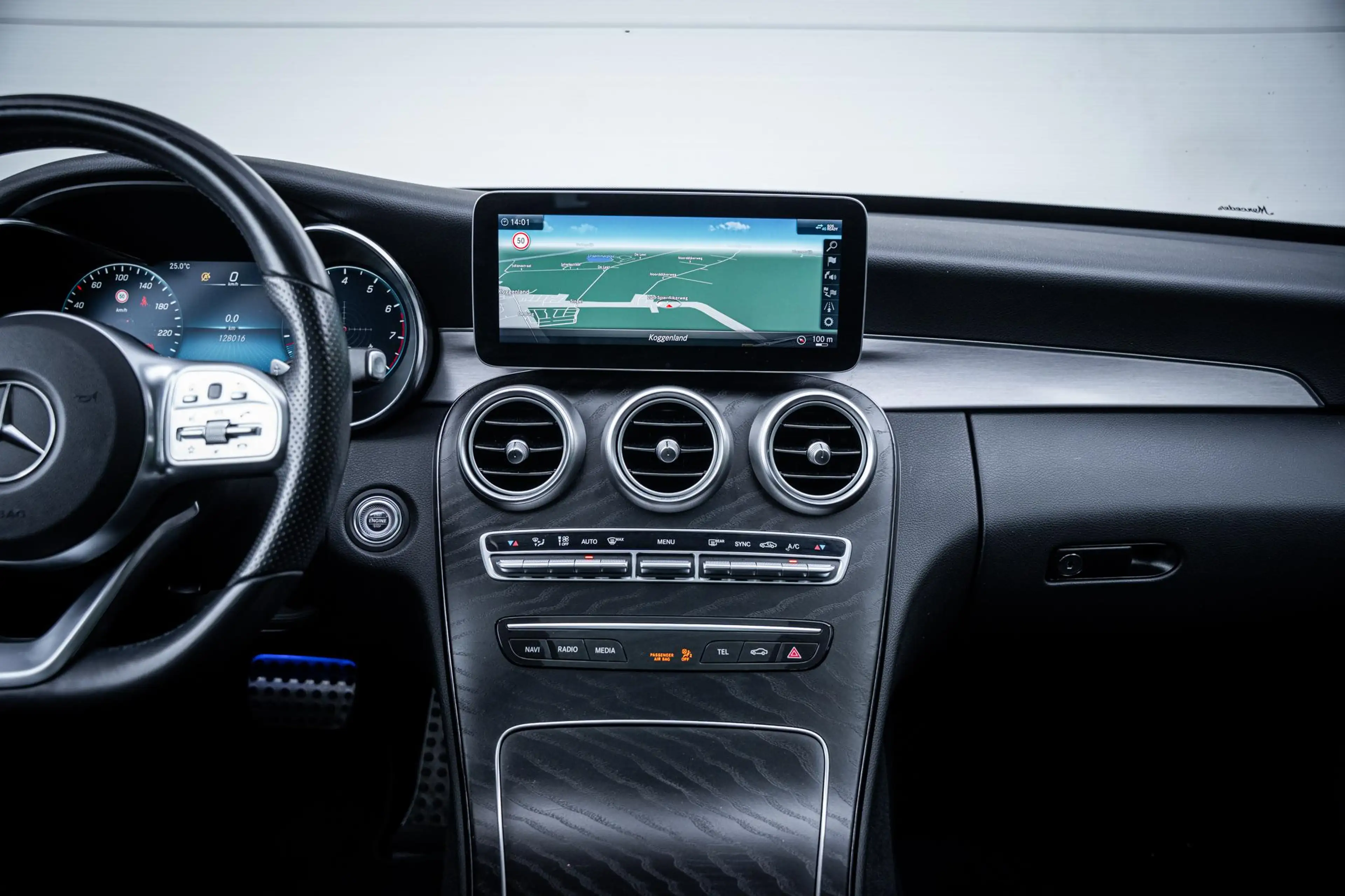 Mercedes-Benz C 180 Estate AMG Org.NL|Pano-dak|360°|Trekhaak|Carplay|D — photo 27