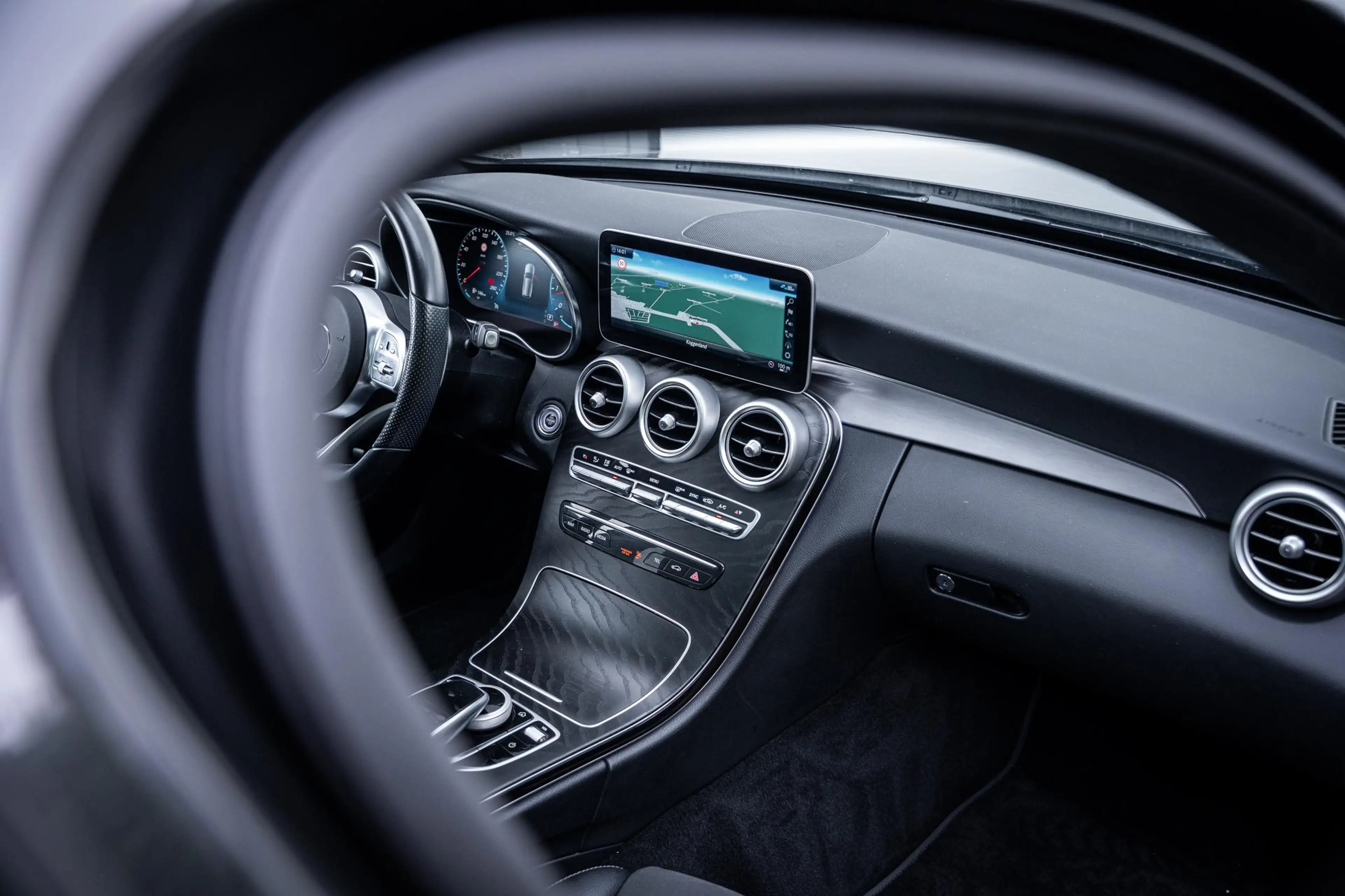 Mercedes-Benz C 180 Estate AMG Org.NL|Pano-dak|360°|Trekhaak|Carplay|D — photo 42