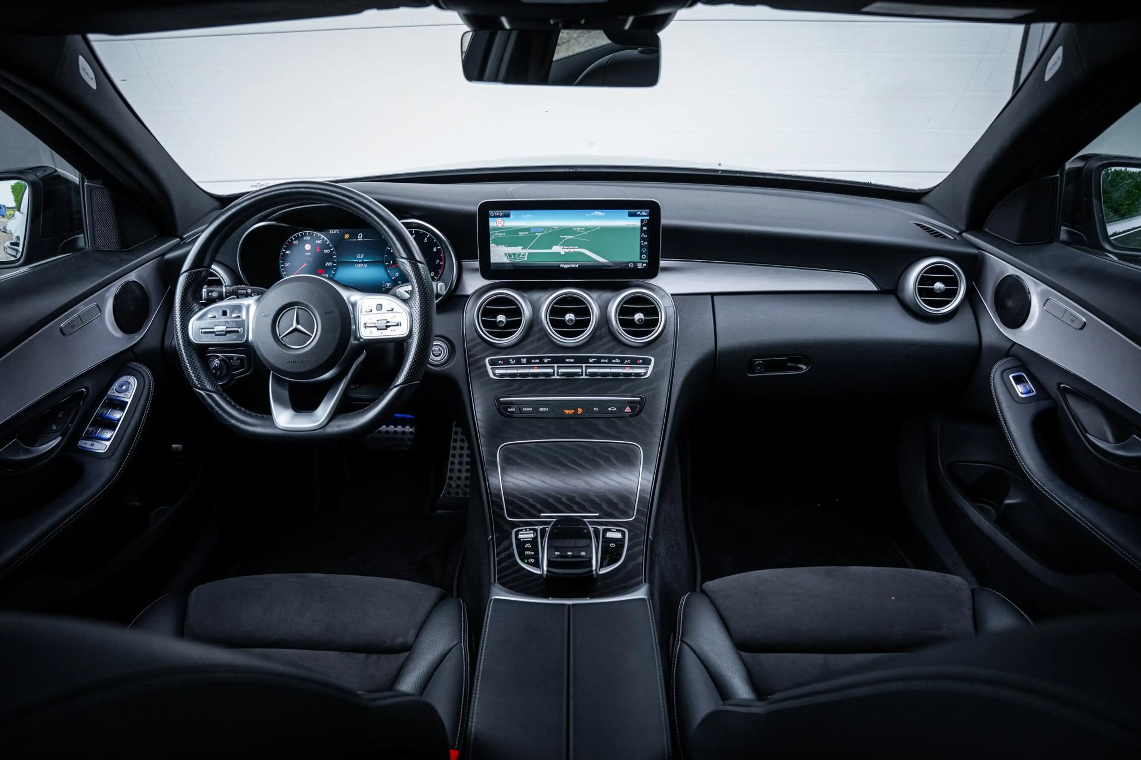 Mercedes-Benz C 180 Estate AMG Org.NL|Pano-dak|360°|Trekhaak|Carplay|D — photo 25