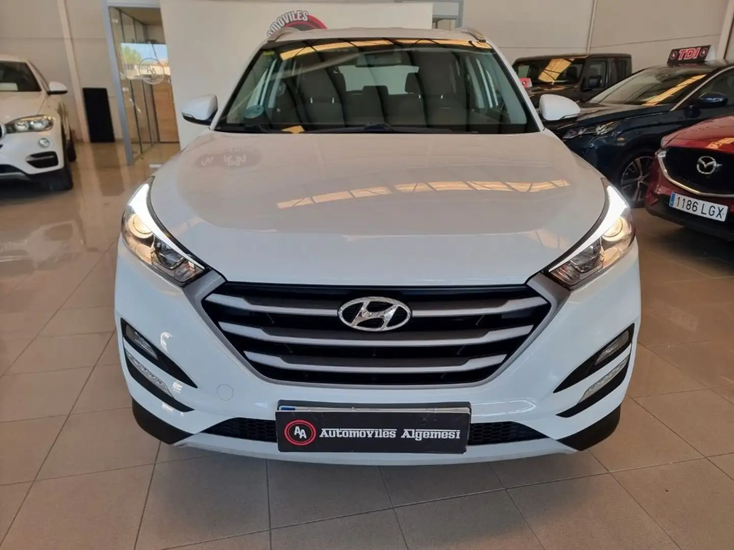 Hyundai TUCSON 1.6 GDi BlueDrive Klass Nav 4x2 Weiß - 2