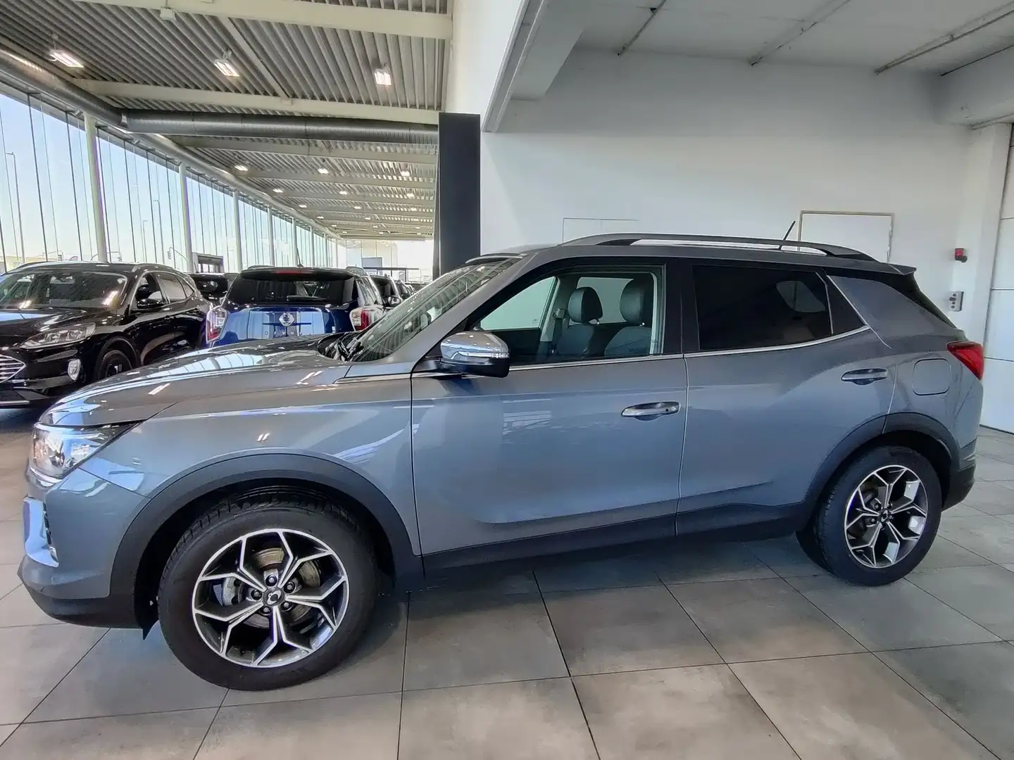 SsangYong Korando 1/2 Leder / Camera / Navigatie / DAB radio Grau - 2