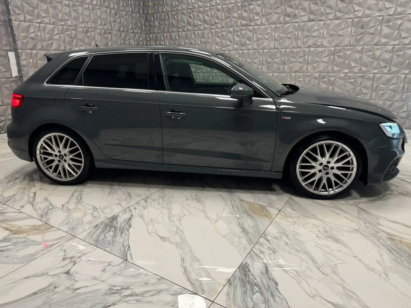 Audi A3 SB 1,5 TFSI COD ultra intense/ S-Line. Grau - 2