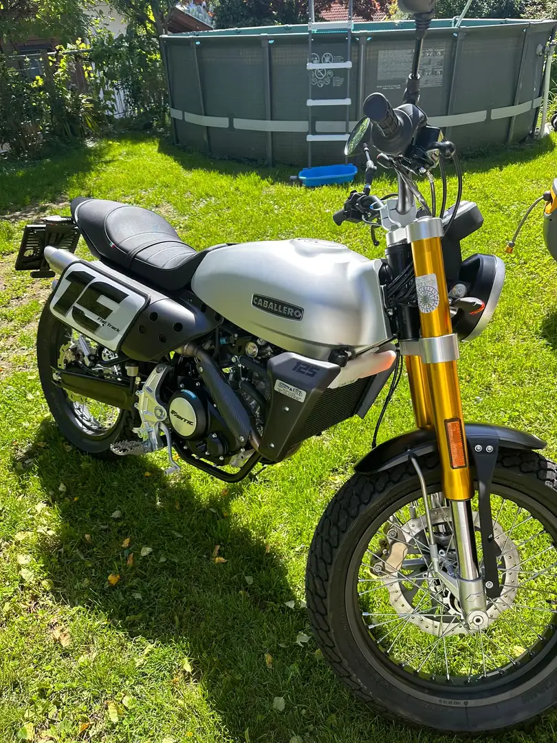 Fantic Caballero 125 Flat Track Stříbrná - 2