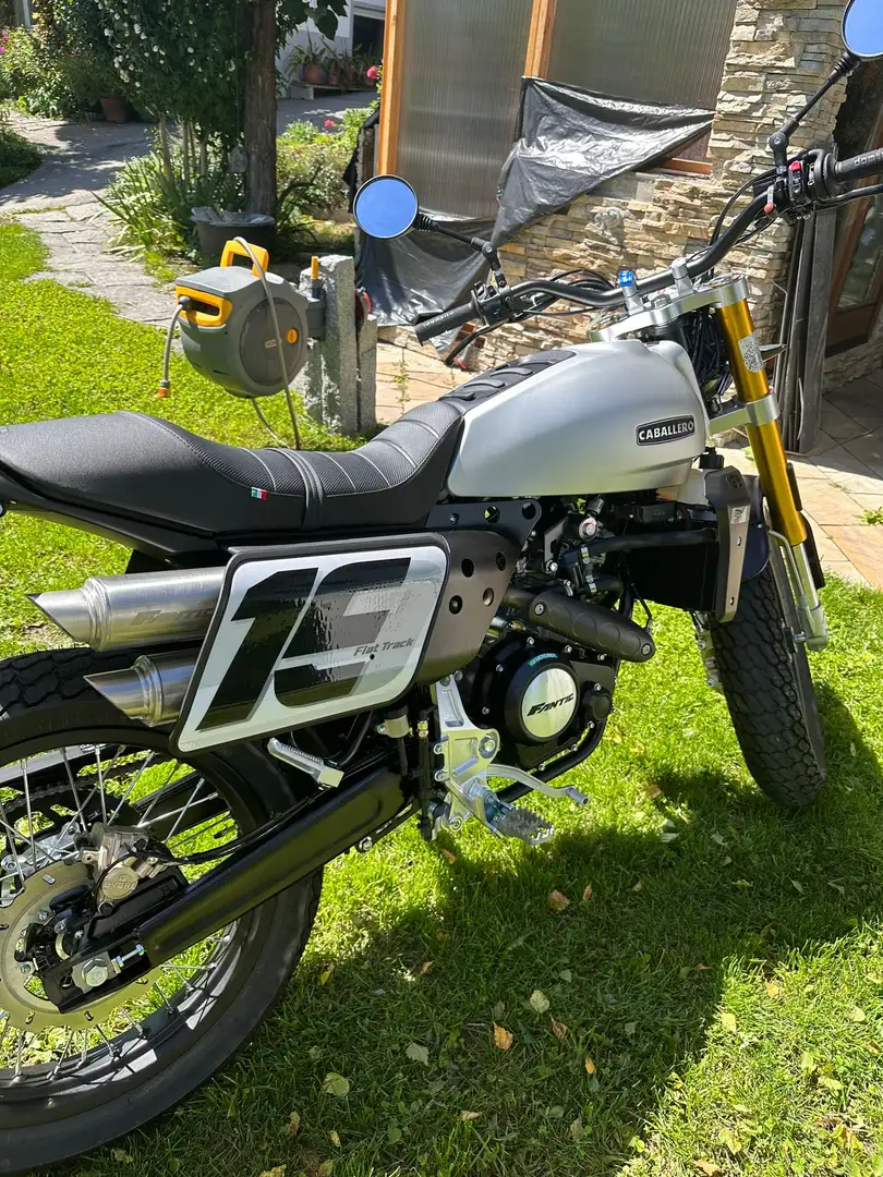 Fantic Caballero 125 Flat Track Stříbrná - 1