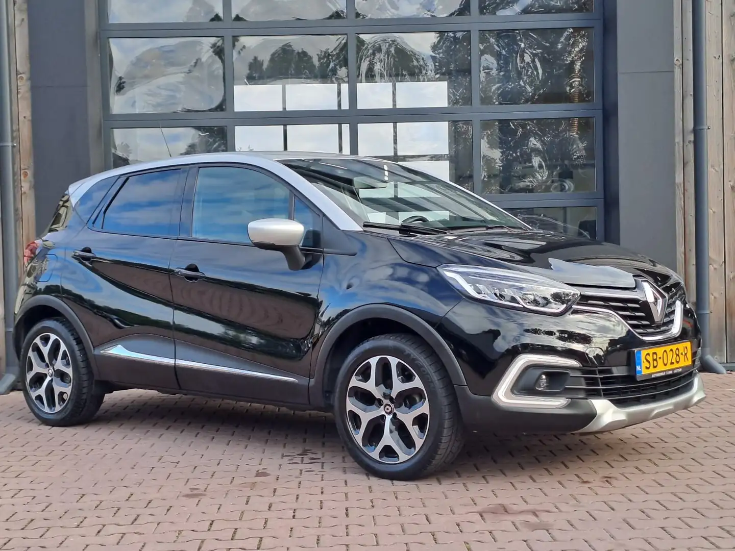 Renault Captur 0.9 TCe Intens | Xenon | Trekhaak | Stoelverwarmin Zwart - 2