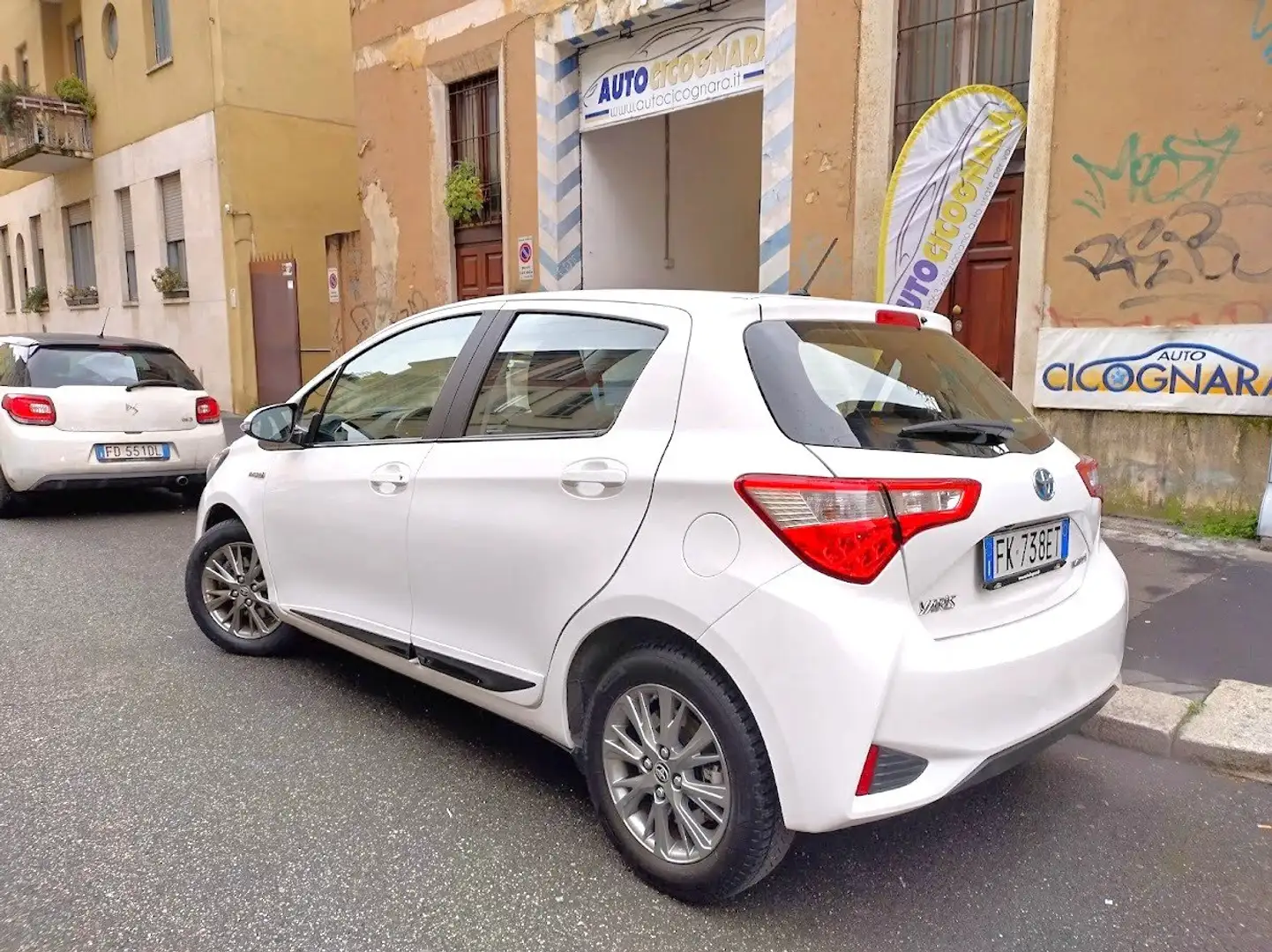 Toyota Yaris 1.5 Hybrid Active OK NEOPATENTATI Белый - 2