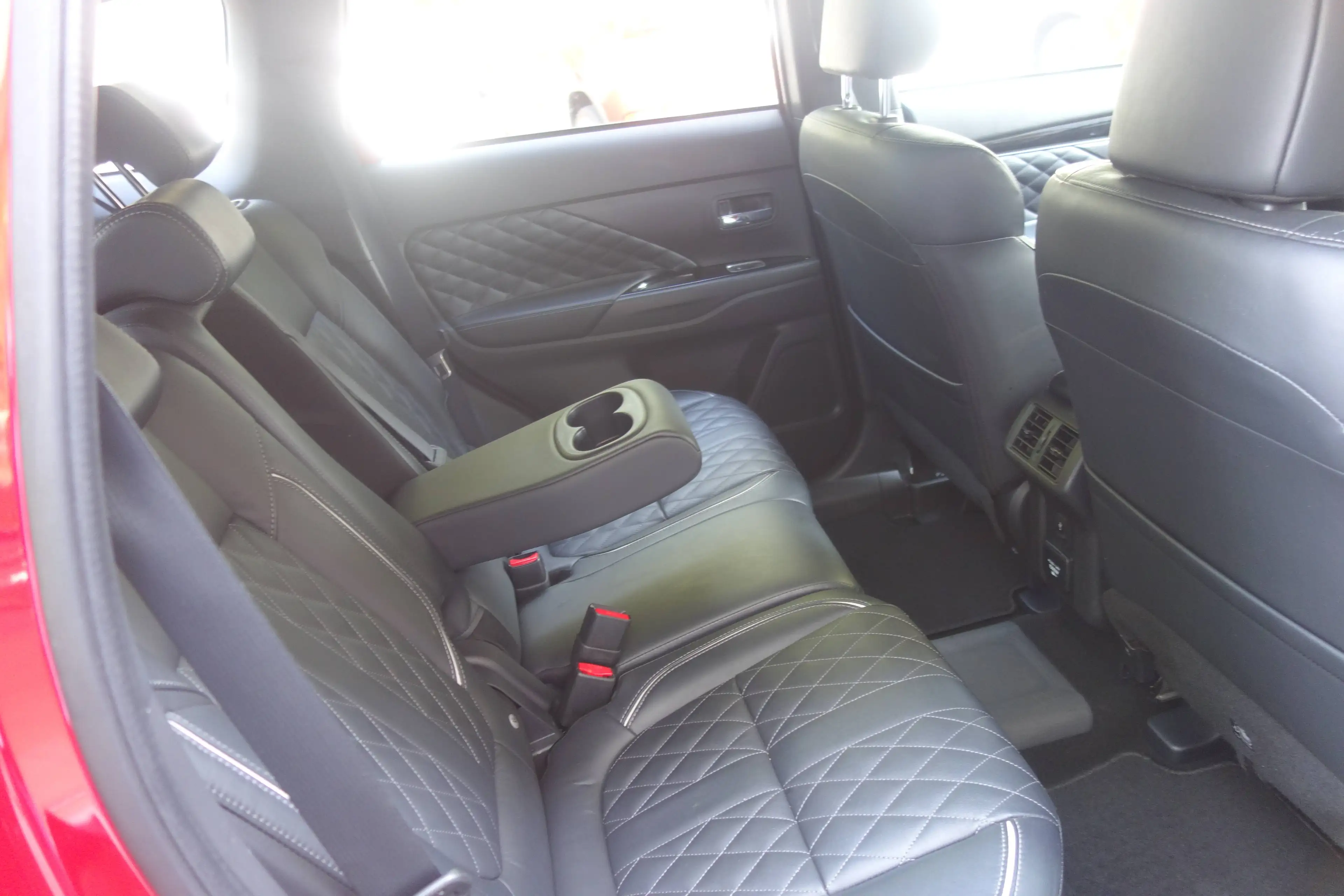 Mitsubishi Outlander Outlander Plug-In Hybrid 2.4 4WD Plug-In Hybrid Spirit — photo 14