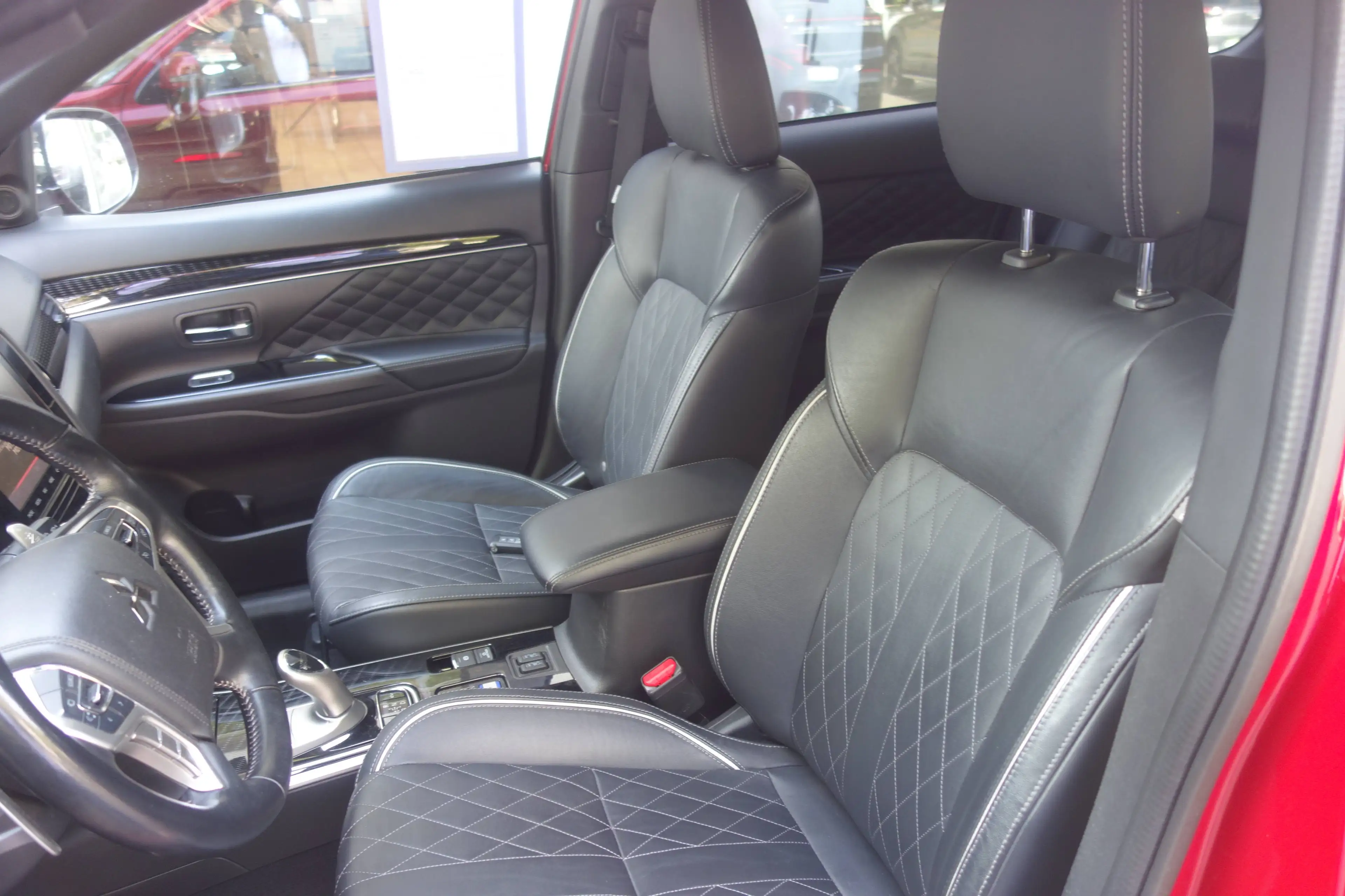 Mitsubishi Outlander Outlander Plug-In Hybrid 2.4 4WD Plug-In Hybrid Spirit — photo 8