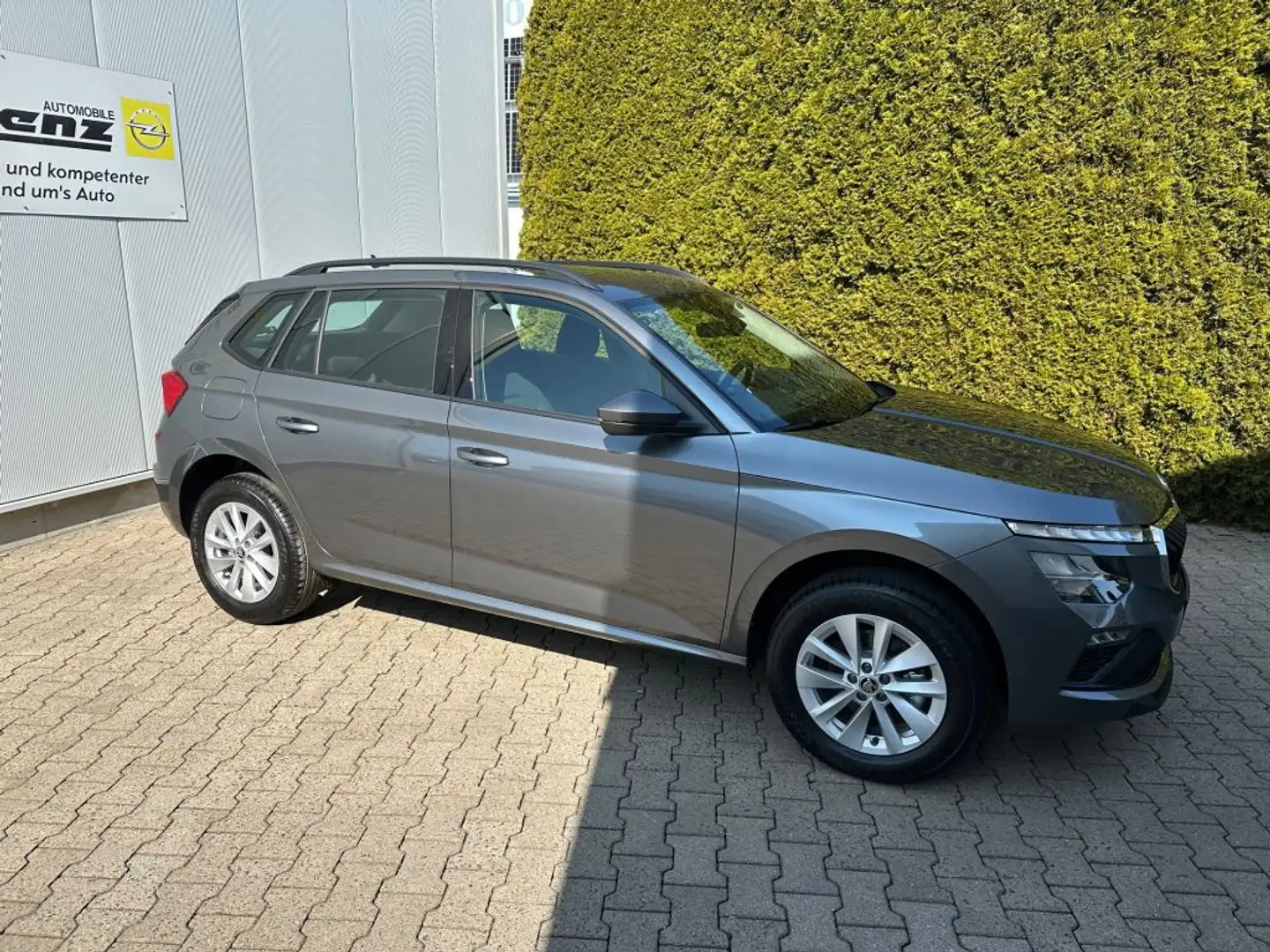 Skoda Kamiq 1.0 TSI DSG Essence Grau - 2